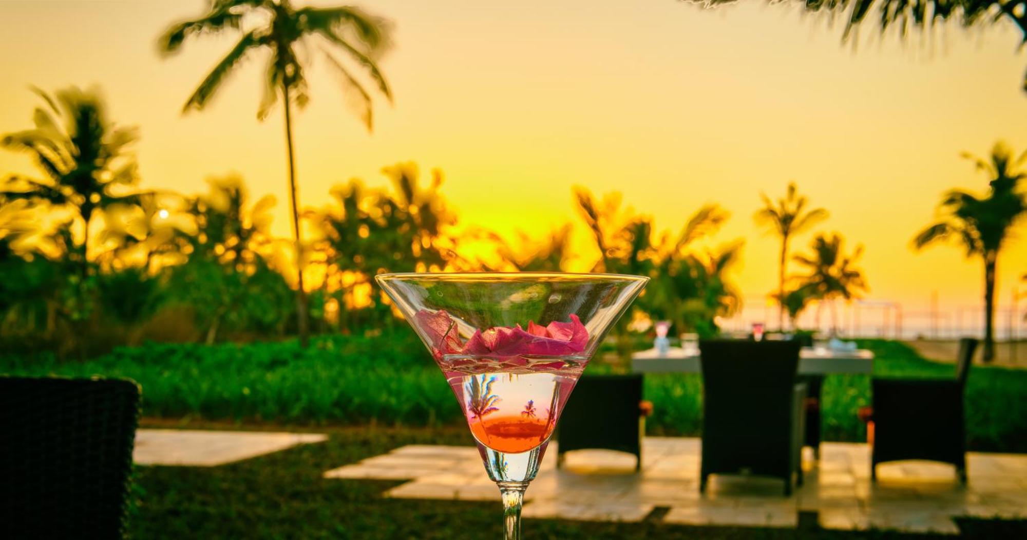 Azaya Beach Resort Goa Бенаулим Екстериор снимка