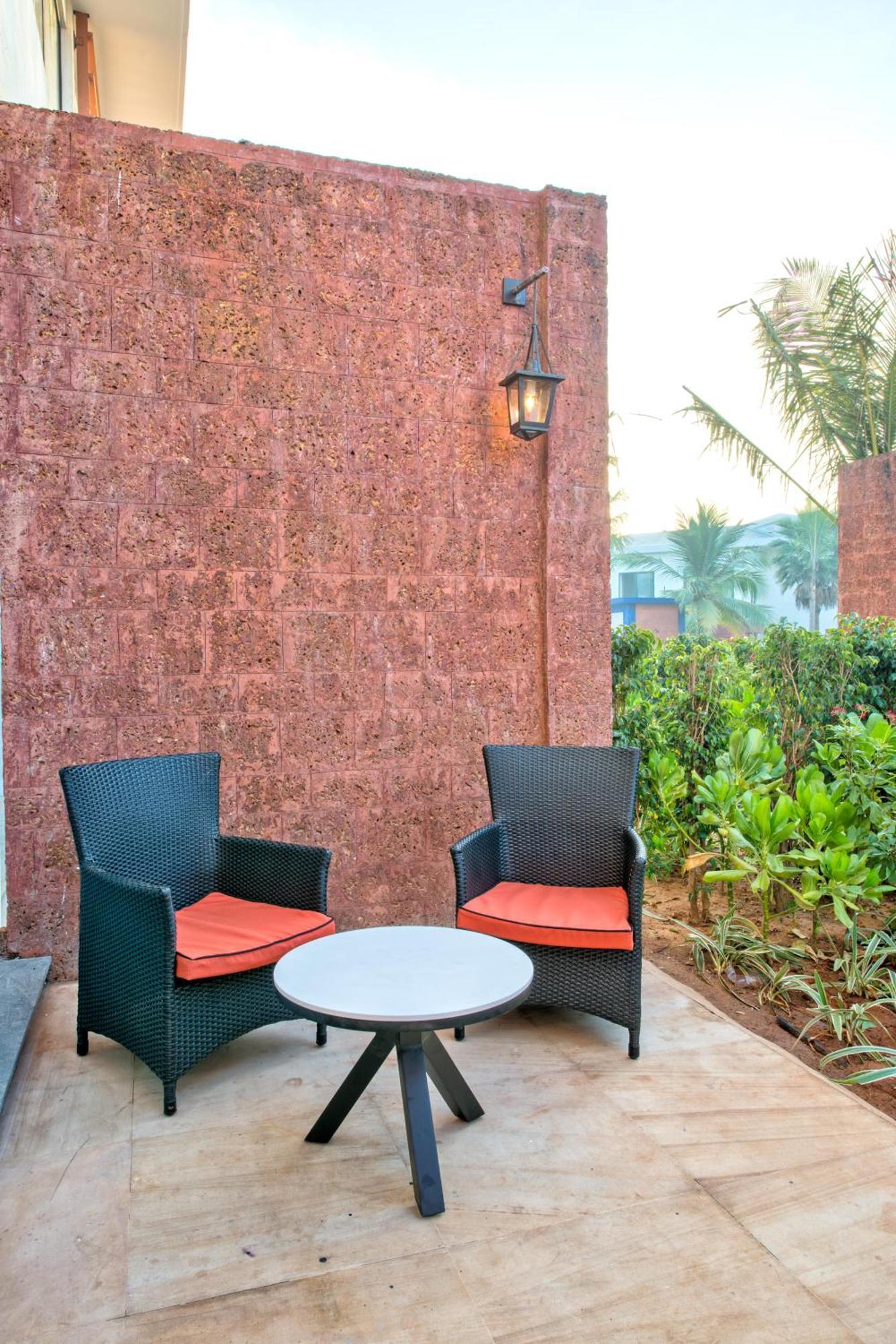 Azaya Beach Resort Goa Бенаулим Екстериор снимка